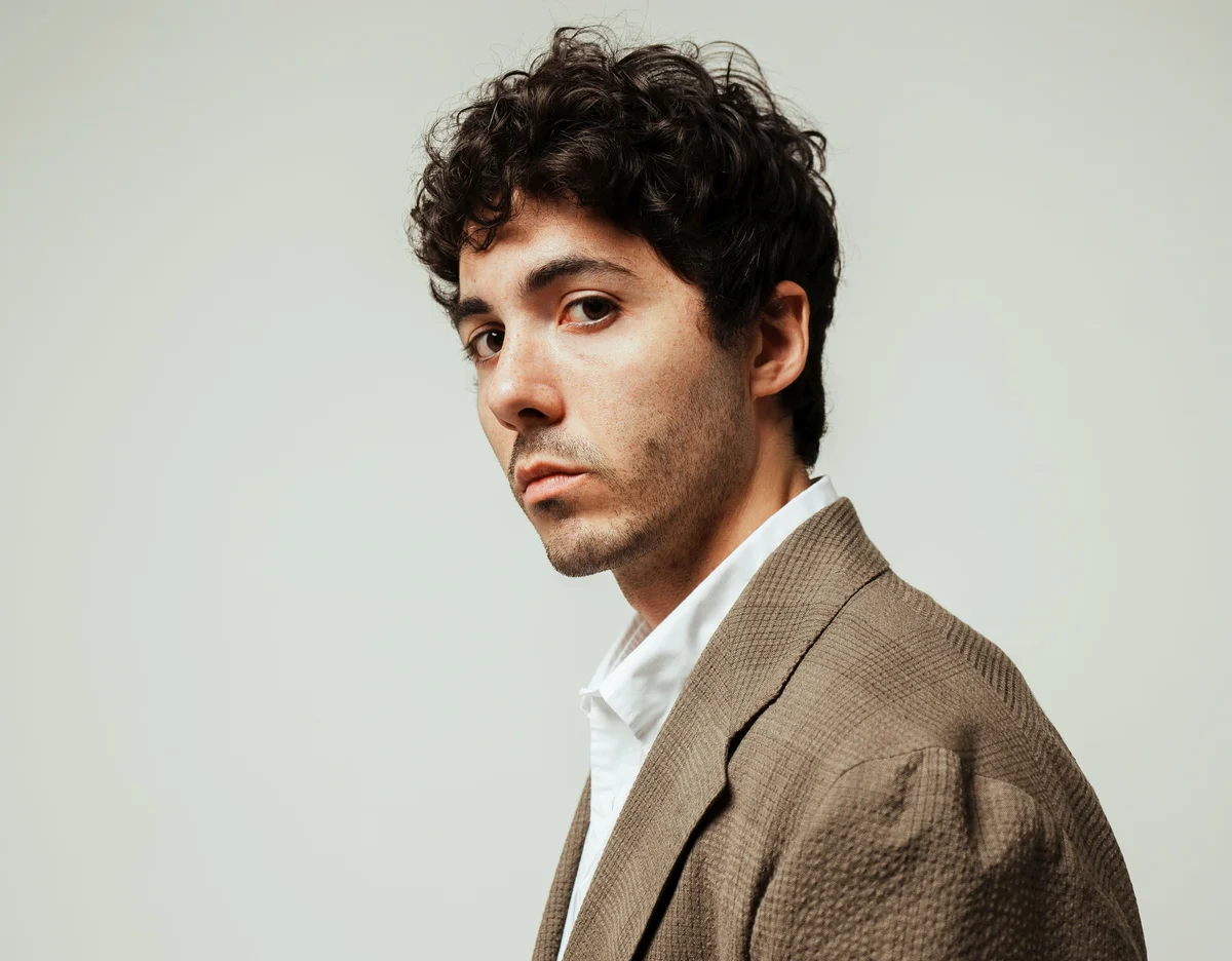 Fulminacci, cantautore romano, al suo secondo Festival di Sanremo 2026 con "Stupida sfortuna"